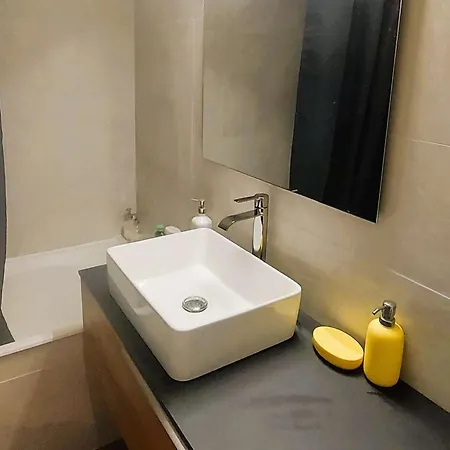 T2 Renove En 2023 Avec Jardin De 140m², A 900m De La - - Fr-1-481-137